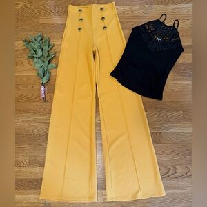 NWOT High-Waisted mustard Buttoned Pants size M